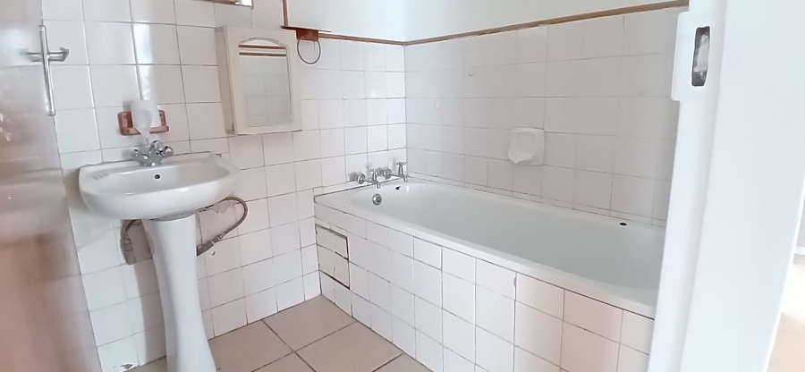 To Let 3 Bedroom Property for Rent in Staffords Hill Free State